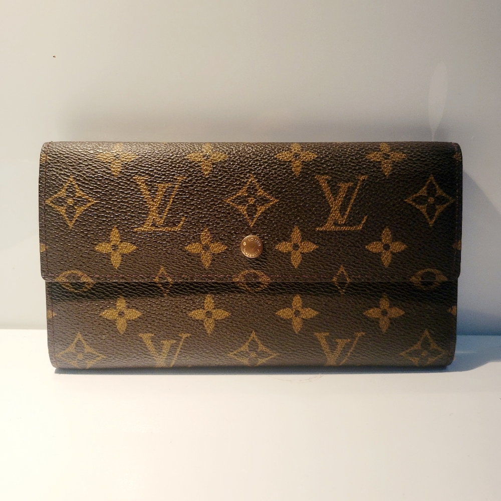 🚫SOLD🚫 LOUIS VUITTON INTERNATIONAL MONO WALLET
